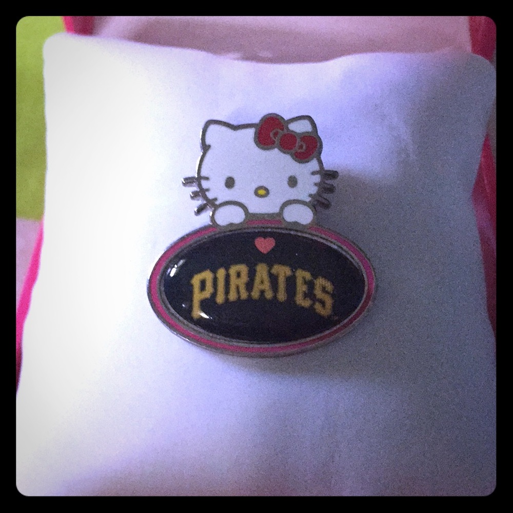 Hello kitty Pittsburgh 🏴‍☠️ pirates pin